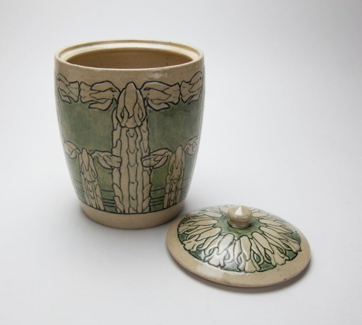 Humidor with Dutchmans Pipe Design